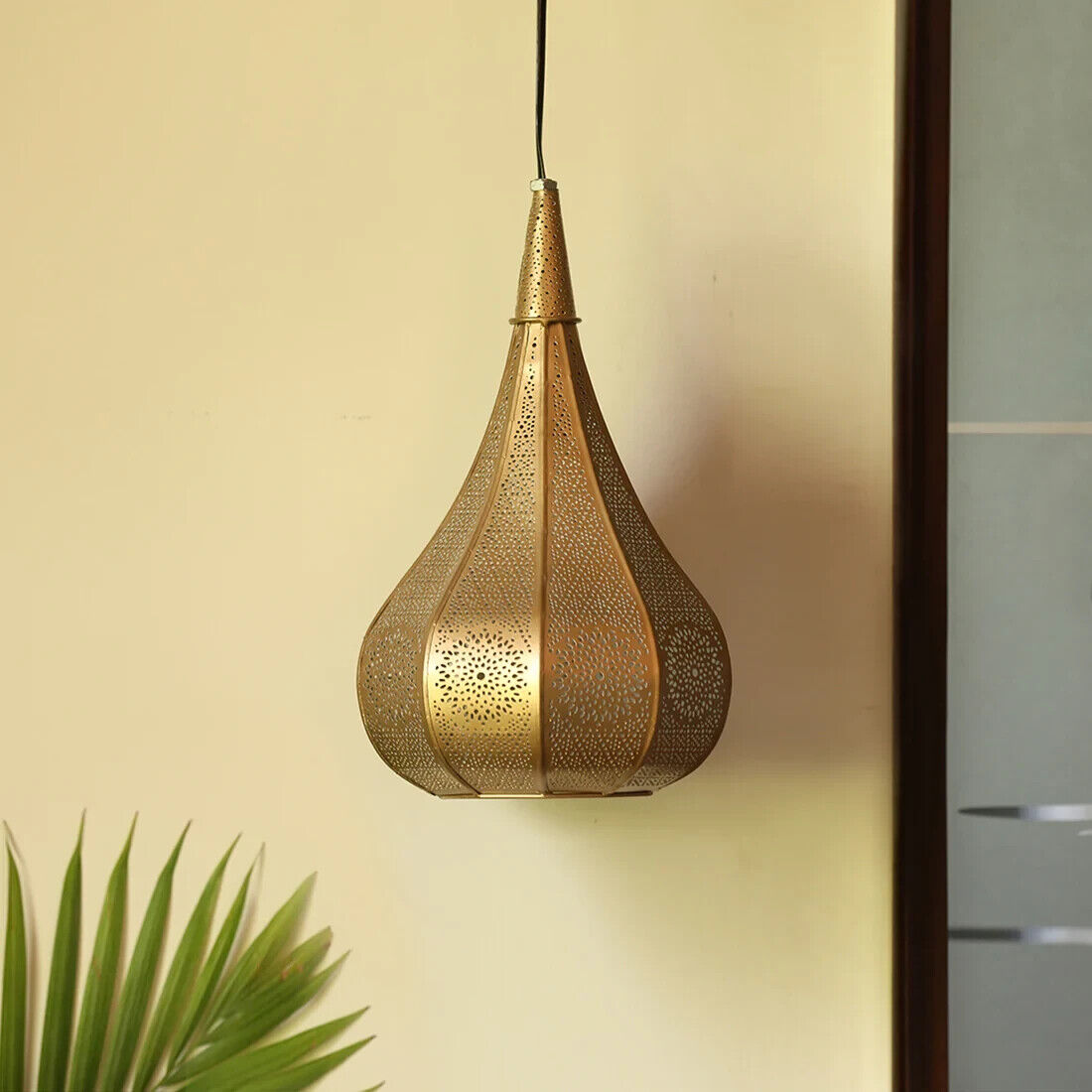 'Morrocan Flame' Hand-etched Pendant Lamp In Iron (33 cm, Matte Finish)