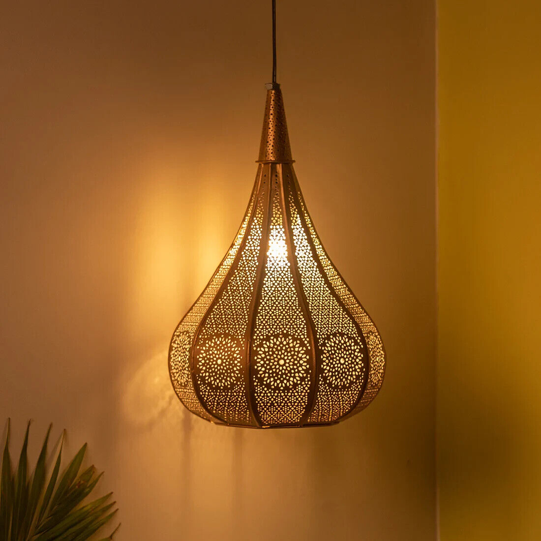 'Morrocan Flame' Hand-etched Pendant Lamp In Iron (33 cm, Matte Finish)